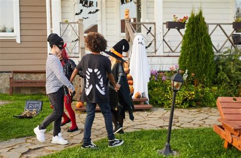 15 Halloween Outdoor Games That Your Gang Will Love