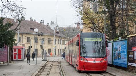 Elektri Ka V Bratislave Zrazila Chodca Mu Nehodu Nepre Il