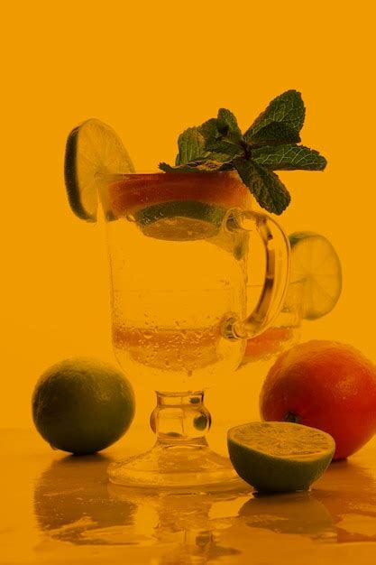 C Cteles Sin Alcohol Con Agua Infundida De C Tricos Con Lim N Naranja Y