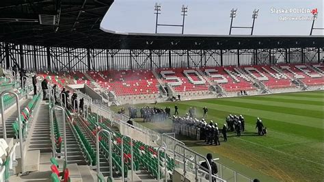 Zdj Cie Sosnowiec Na Nowym Stadionie Zag Bia Policjanci Uczyli