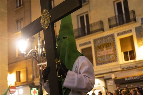 Fotos de la procesión de las Siete Palabras en Lunes Santo en Zaragoza