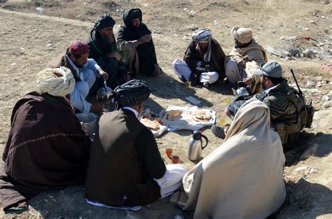 Afghan Security Forces Discuss New Checkpoint After Clearing Operation