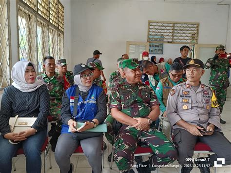 Bupati Bungo H Mashuri Sp Me Menyerahkan Bantuan Secara Simbolis