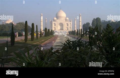 Taj mahal tomb Stock Videos & Footage - HD and 4K Video Clips - Alamy