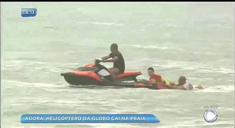 GLOBOCOP Helicóptero da Rede Globo cai em praia do Recife e pelo menos