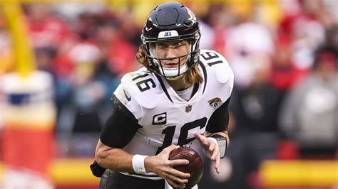 Jacksonville Jaguars Quarterback Trevor Lawrence Lofts Dime Off Back