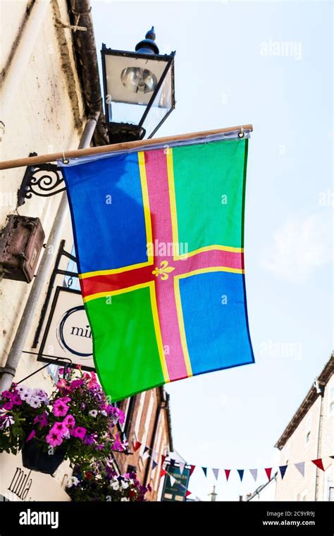 Lincolnshire county flag hi-res stock photography and images - Alamy