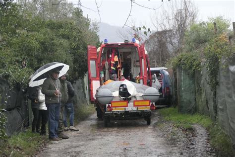 Lago Di Massaciuccoli Barca Si Rovescia Due Morti Ecco Chi Sono Il