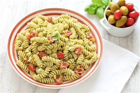 Ricetta Insalata Di Fusilli Con Salsa Di Uova E Basilico Cucchiaio D