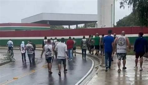 Tenso ambiente La barra de Fluminense encaró al plantel por los malos