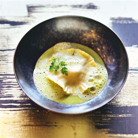 Ravioli De Langoustine Au Bouillon D Herbes Mousseux Marie Claire