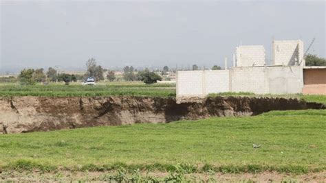 Is a Sinkhole in Mexico Threatening To Swallow a House? | Snopes.com