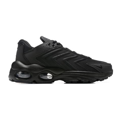 Air Max Tw Triple Black Vestindo A Quebrada