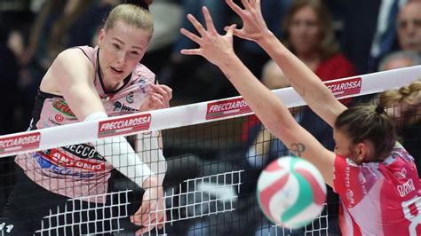 Volley nel tridente delle star Haak Egonu Boskovic è la svedese dell