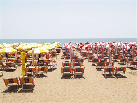 Effetto Bolkestein Mr Geox avrà una sua spiaggia si aggiudica il