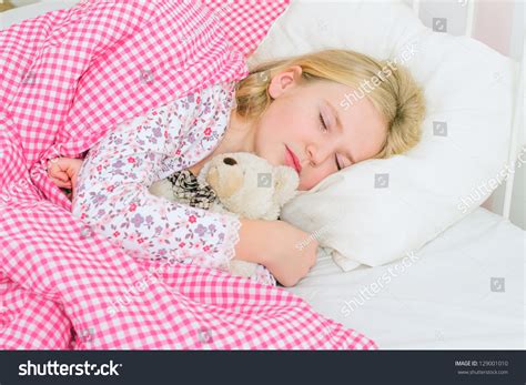 Little Girl Sleeping Bed Stock Photo 129001010 | Shutterstock