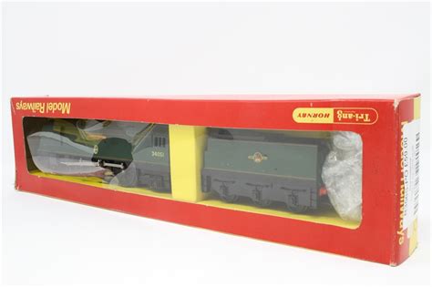 Hornby R356s Battle Of Britain Class 4 6 2 Winston Churchill 34051 In