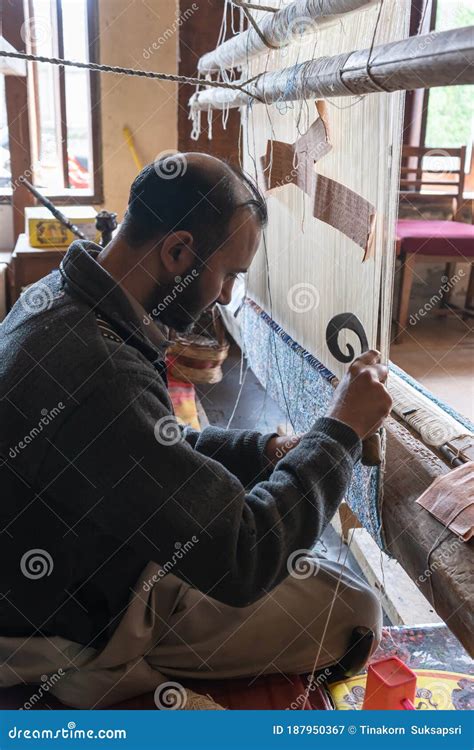 Traditional Kashmiri Handmade Persian Carpets Weaves Making Carpet Is A