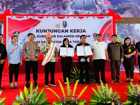 Pemkab Kpu Dan Bawaslu Tana Toraja Tandatangani Nphd Pilkada