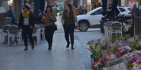 Pese Al Feriado Nacional La Gran Mayor A De Los Comercios Santafesinos