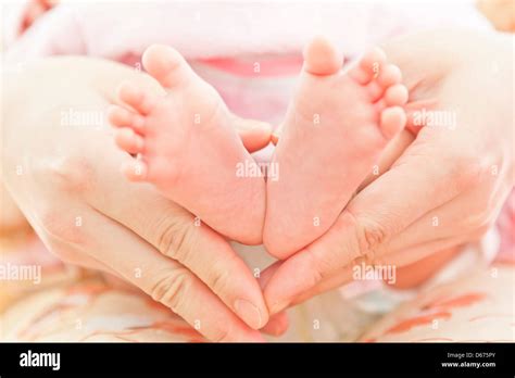 Feet Of Newborn Baby In Mothers Hands Stock Photo Alamy