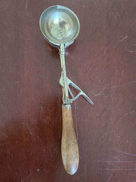 Antique Gilchrist No Ice Cream Scoop Wood Handle Vintage Metal