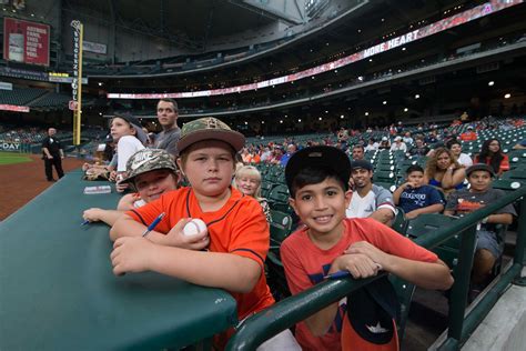 Astros Sink Mariners During Fight For Wild Card Houston Houston Press The Leading