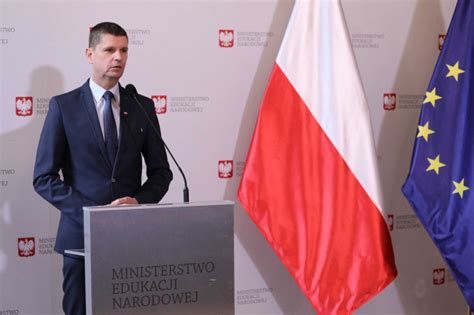 Min D Piontkowski Wyniki Bada Pisa Plasuj Polskich Uczni W W