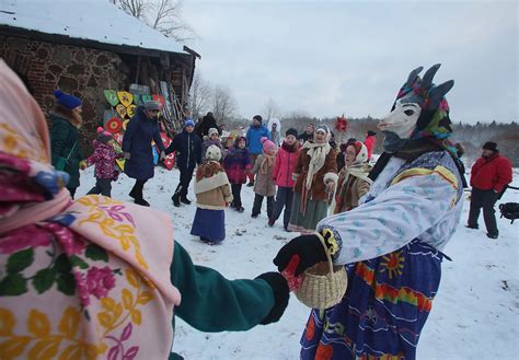 Что такое колядки и когда колядуют, история и традиции праздника | РБК Life