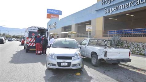 Esquiva Veh Culo Para No Chocar Pero Se Estampa En Camioneta