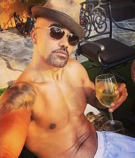 Shemar Moore Goes Shirtless For The Gram Gets Everyone Talking About His Abs And Dance Moves