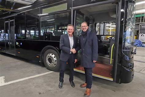 Ebusco liefert drei E Gelenkbusse nach Fürth electrive net