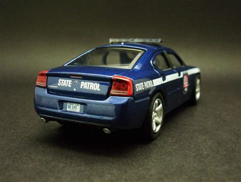 Diecast Hobbist: 2008 Dodge Charger - Wisconsin State Patrol