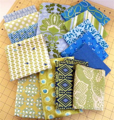 Little Scraps of Happiness: Are Joann's fabric taboo in the quilting world?