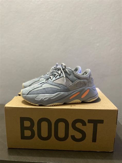 Adidas Yeezy Boost 700