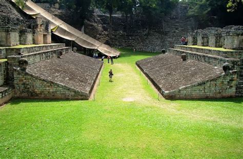 Juego De Pelota Maya En Las Ruinas De Copan Ubicada En El Occidente De