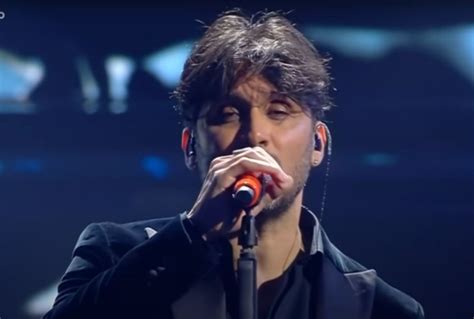 Fabrizio Moro Canta Sei Tu Tiscali Spettacoli