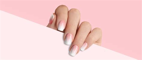 La tendenza unghie 2023 è la nuova French manicure americana