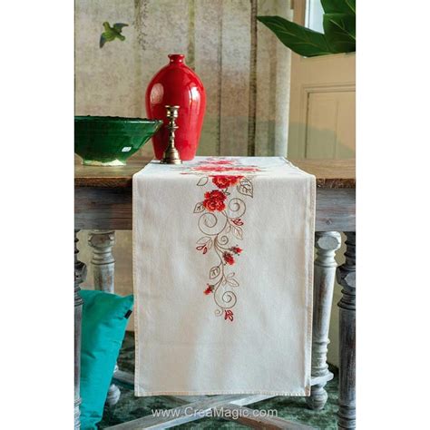 Chemin De Table En Kit Arabesque Rubis De Roses En Broderie