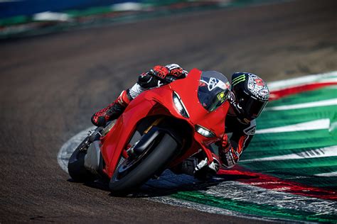 2025 Ducati Panigale V4 And V4 S First Look And Specs Cycle News