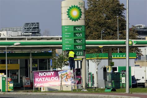 BP ze zgodą na przejęcie sieci stacji paliw w Polsce Money pl