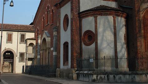 Dettagli e curiosità sulla facciata di Sant Eustorgio 3 Museo di