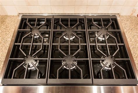 Wolf SRT366 36-Inch Gas Rangetop Review - Reviewed.com Luxury Home