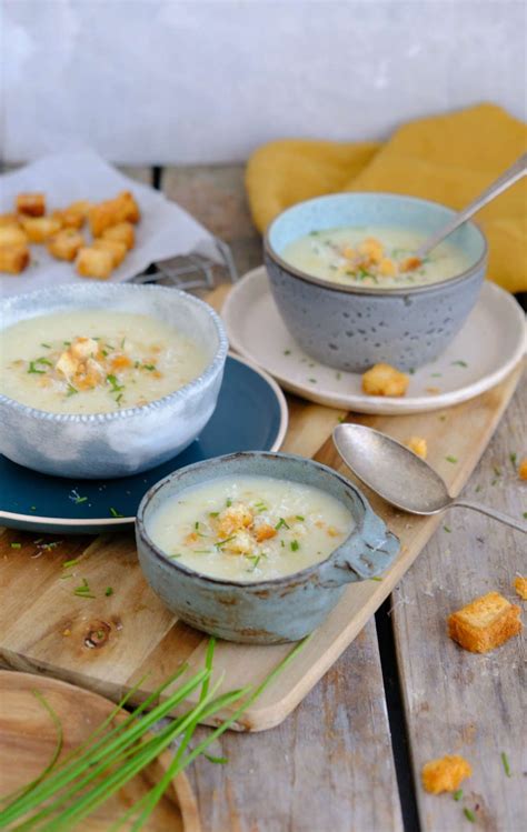 Romige Bloemkoolsoep Met Croutons Recept Bloemkoolsoep Voedsel