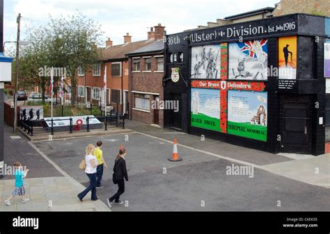 Mural in Belfast showing 36th Ulster Division memorial Stock Photo - Alamy