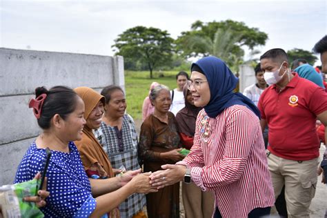 Bupati Nina Agustina Tinjau Pembangunan Taman Puspa