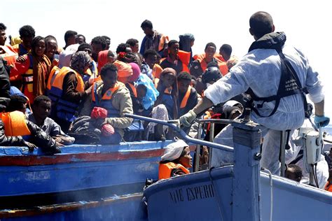 Sbarco Sotto La Pioggia A Pozzallo Arrivano 48 Migranti Giornale Di