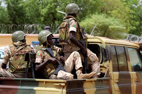 Au Mali Au Moins 19 Morts Dans L Attaque D Un Camp De La Gendarmerie