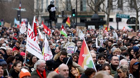 Manifestación En Francia Contra La Reforma De Las Pensiones