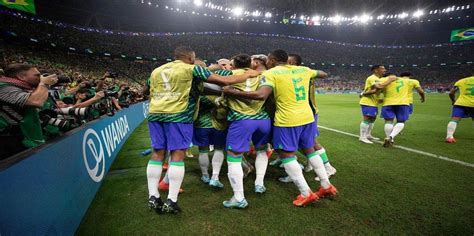 Capixaba Pocou Dois Gols De Richarlison Brasil Vence A S Rvia Na